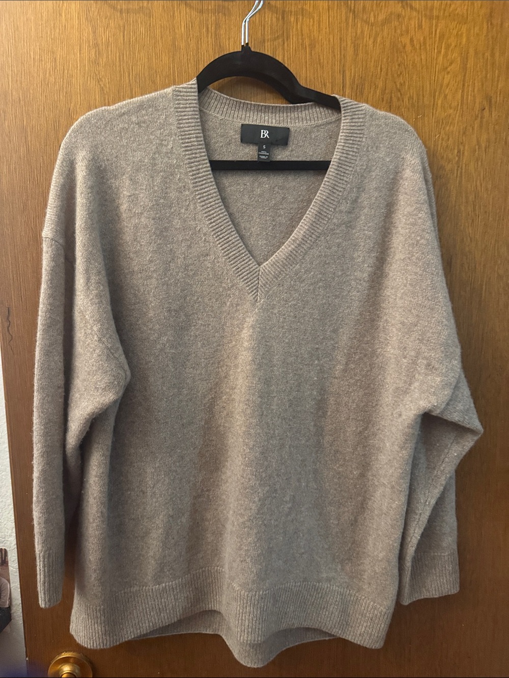 Banana Republic V-Neck Sweater — Taupe Beige 100% Cashmere.